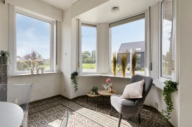 Charmante halfopen woning met authentieke elementen en prachtig zicht op de weilanden foto 7