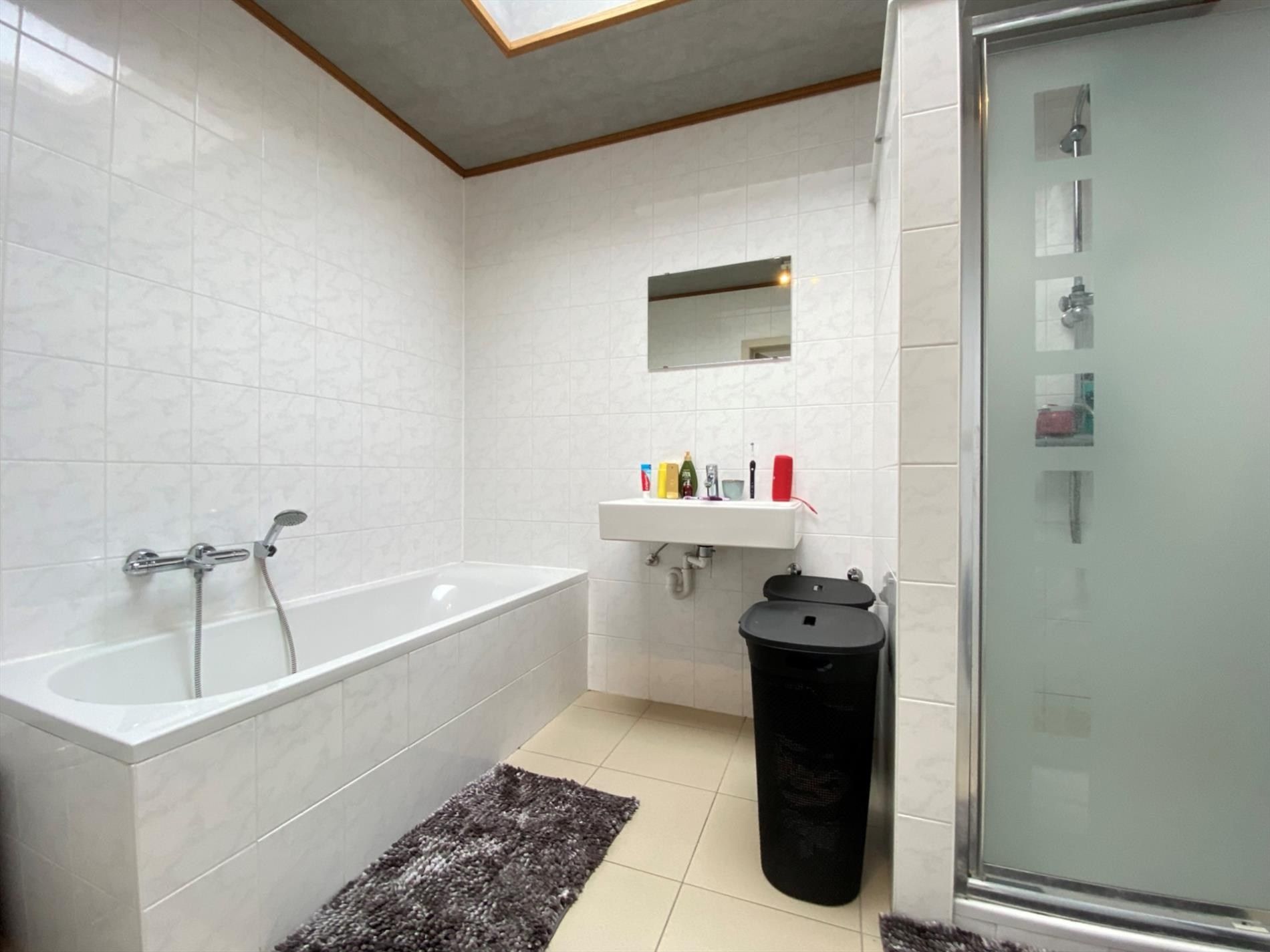 KNUSSE INSTAPKLARE RIJWONING MET TERRAS IN HET HARTJE VAN AARSELE foto 4