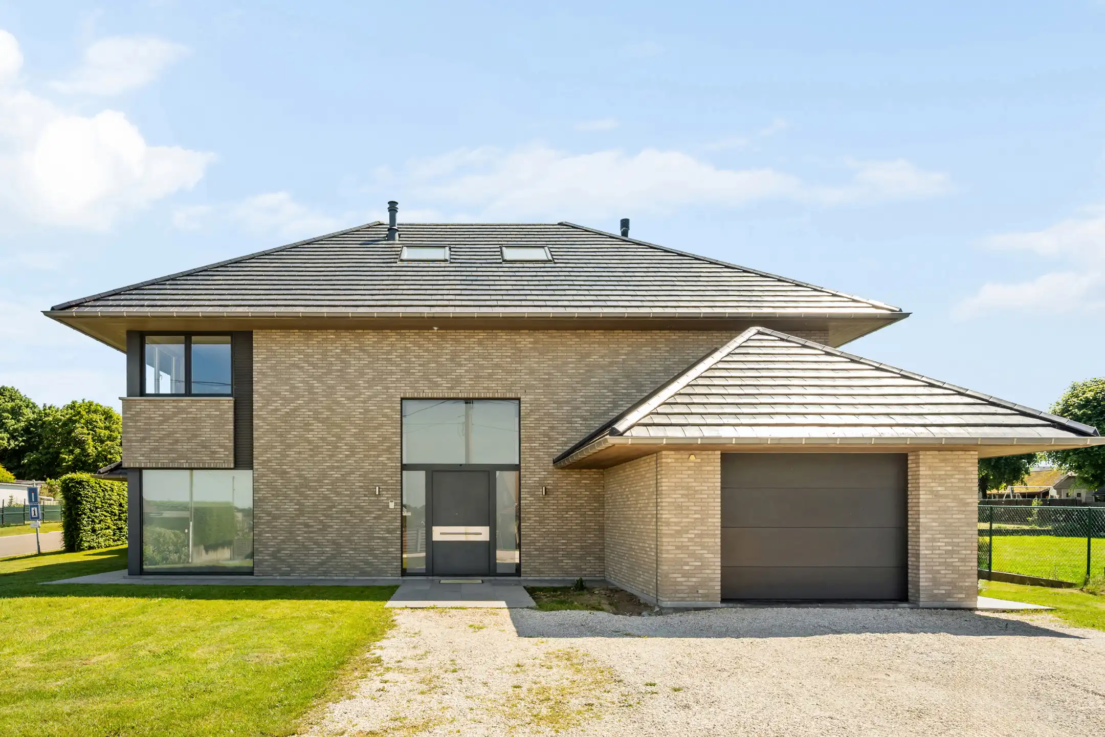 Grote energiezuinige villa met zwemvijver en mooie tuin foto 3