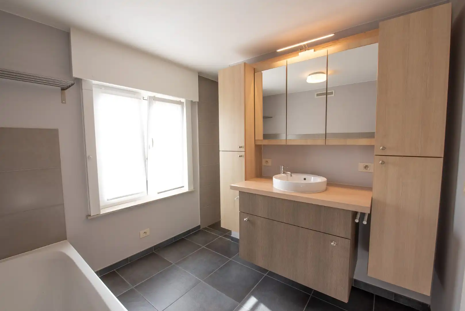 Prachtig afgewerkte woning met 4 slaapkamers TE HUUR in Olsene foto 13