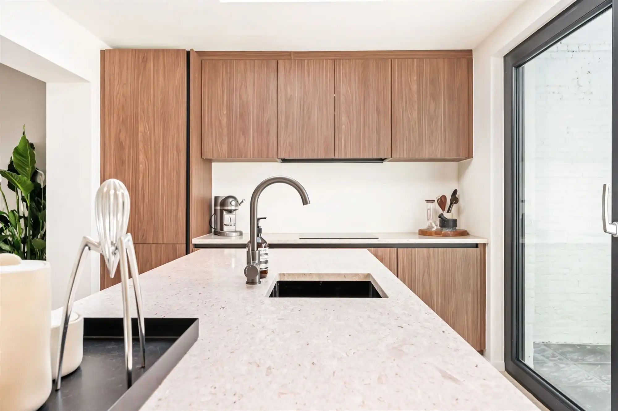 Gerenoveerde woning met 4 slk en grote tuin! foto 15