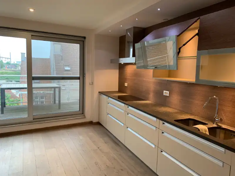 Ruim, instapklaar 3 slpk appartement (160m2)! centrum Deinze foto 3