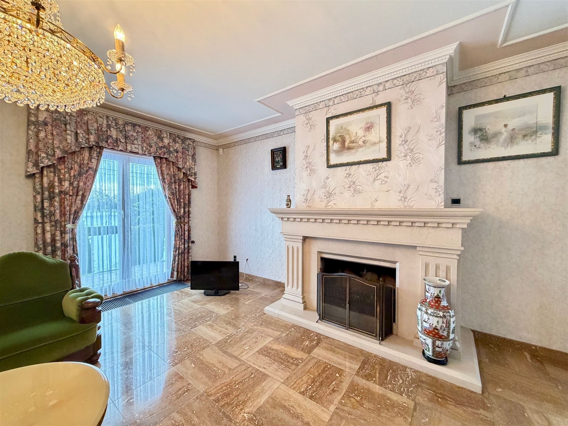 Zeer ruime villa (483 m²) op 16a48ca in Dilsen-Stokkem, goed onderhouden en vol potentieel om te transformeren tot uw hedendaagse droomwoning. foto 12