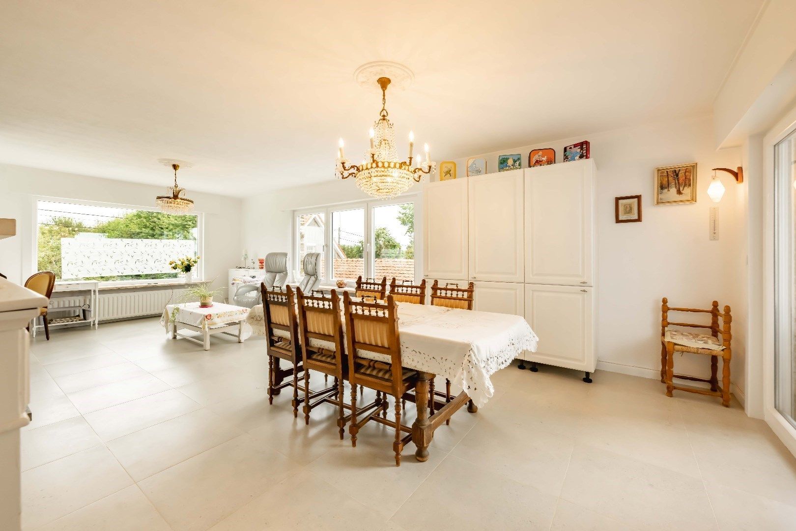 ALLEENSTAANDE WONING OP 1.037 m² MET MAAR LIEFST 375 m² BRUIKBAAR VLOEROPP!!! foto 3