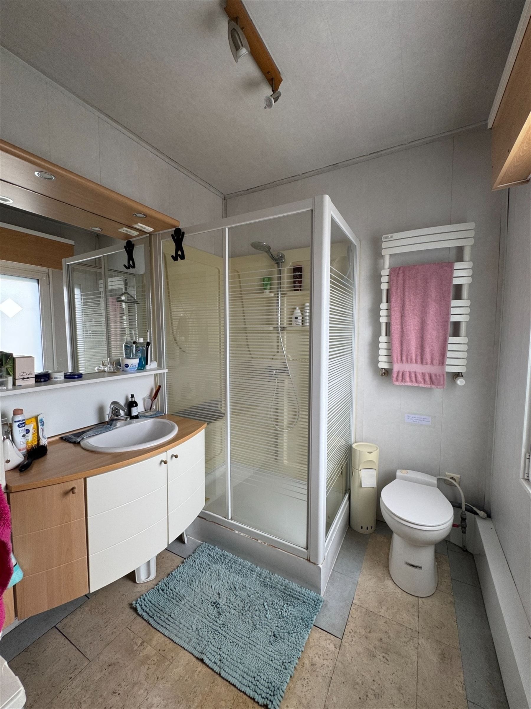 Goed onderhouden woning met loods op 495 m² foto 8