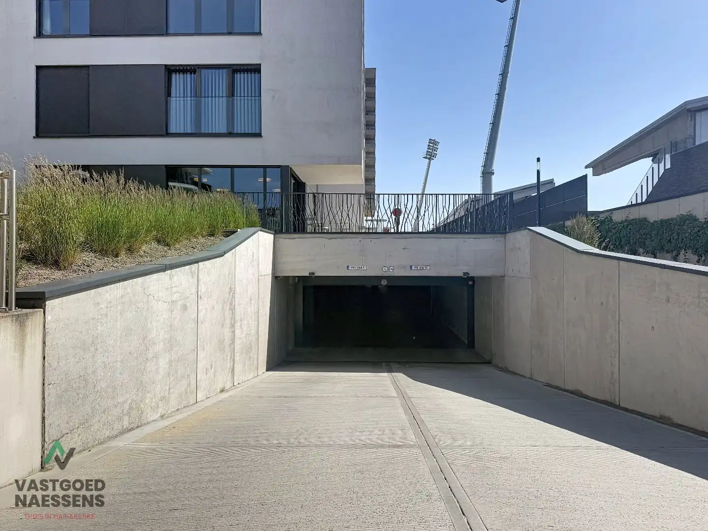 AUTOSTAANPLAATS VLAKBIJ ZEEDIJK foto 4