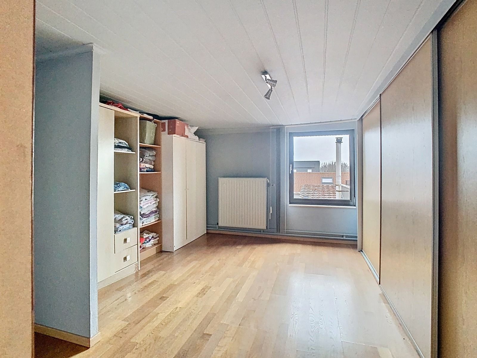 Zéér ruime gezinswoning met 6 SLPK én garage! foto 8