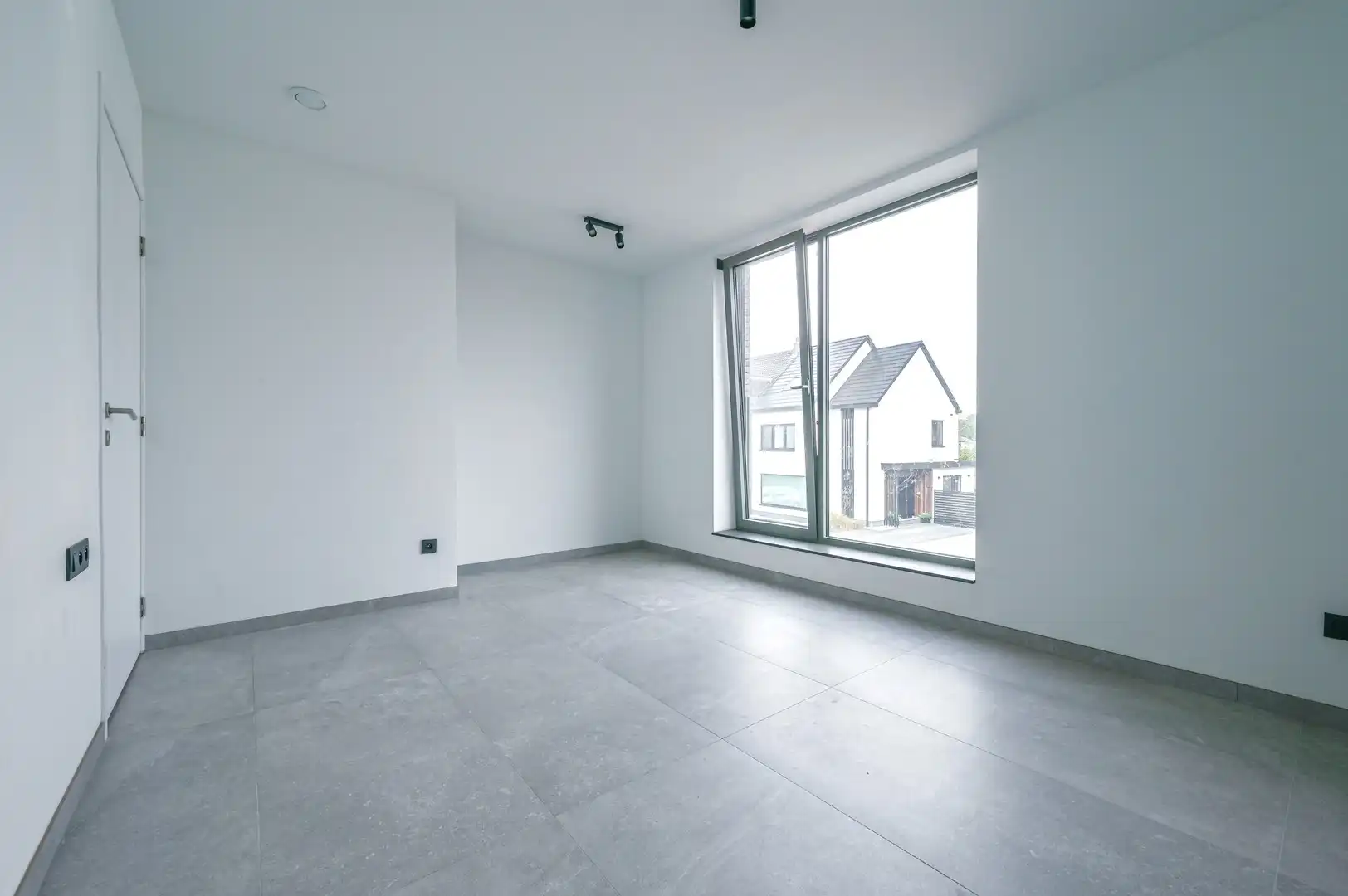 Nieuwbouwappartement met 2 slaapkamers, ruim terras en garage foto 7