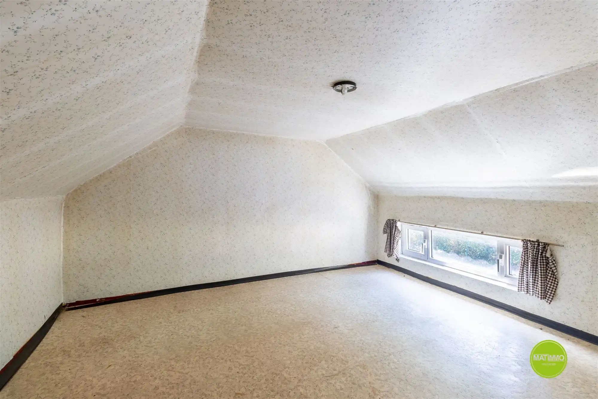 Compacte halfopen renovatiewoning met 2 slaapkamers en tuin foto 9