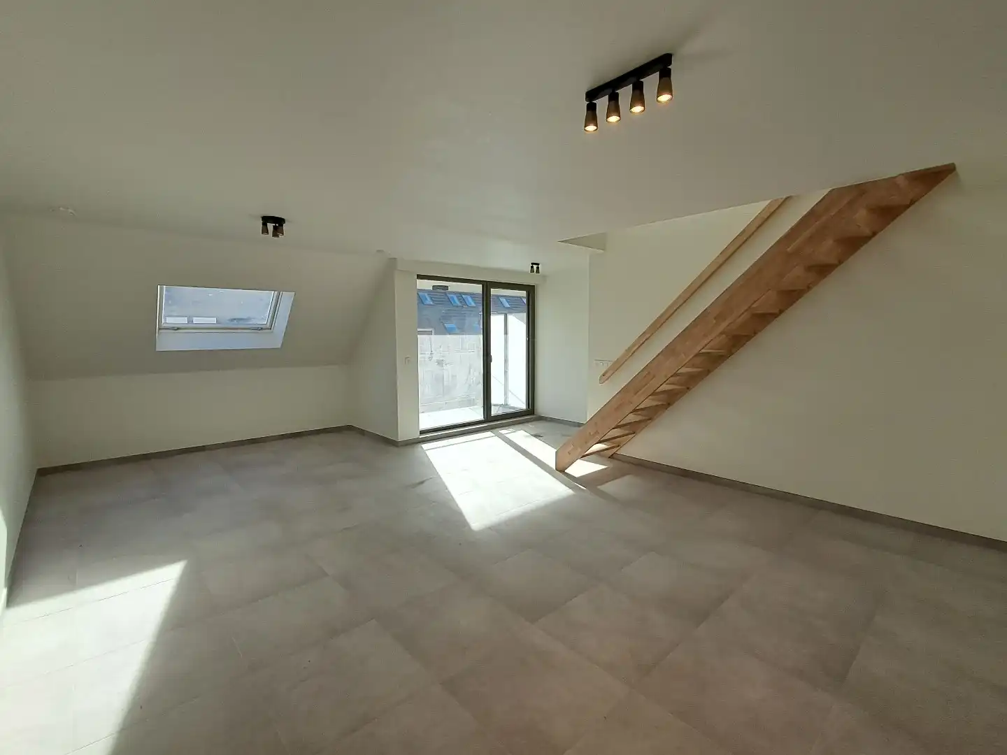 Ruim nieuwbouwappartement te Sijsele! foto 4