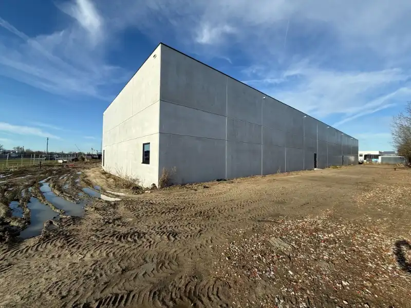 Nieuwbouw KMO-unit 715 m² op topligging in Evergem foto 2