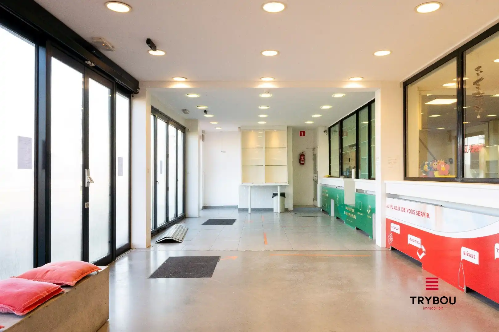 Commercieel pand met woonmogelijkheden op uitstekende ligging foto 3