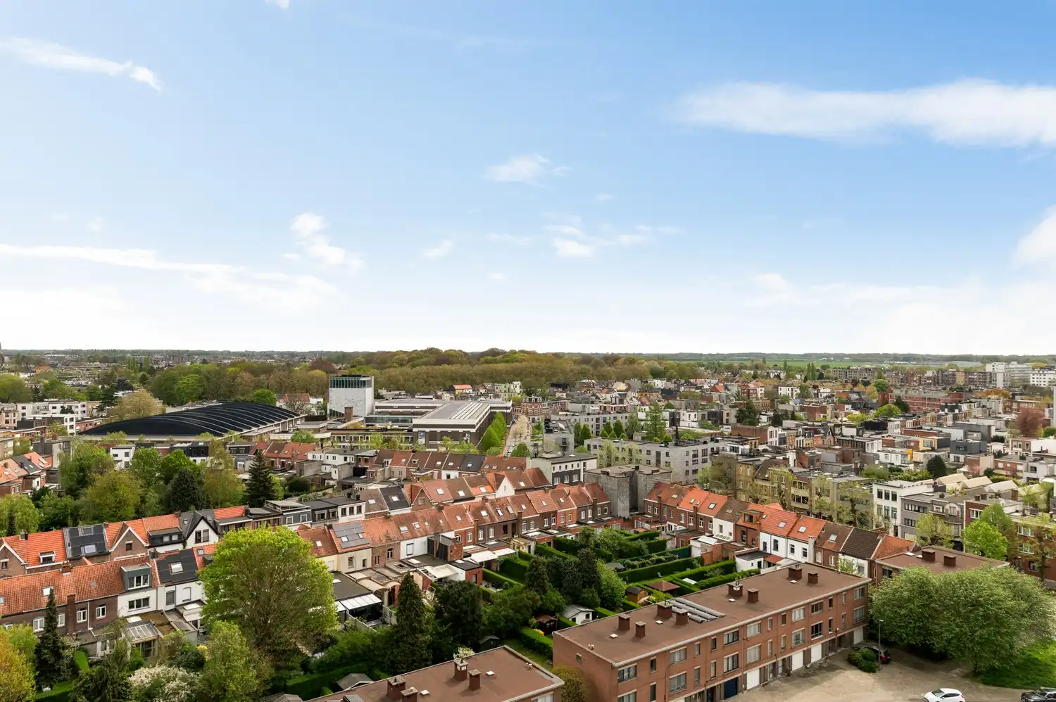 Ruim appartement  met 3 slaapkamers en garage te Berchem! foto 2