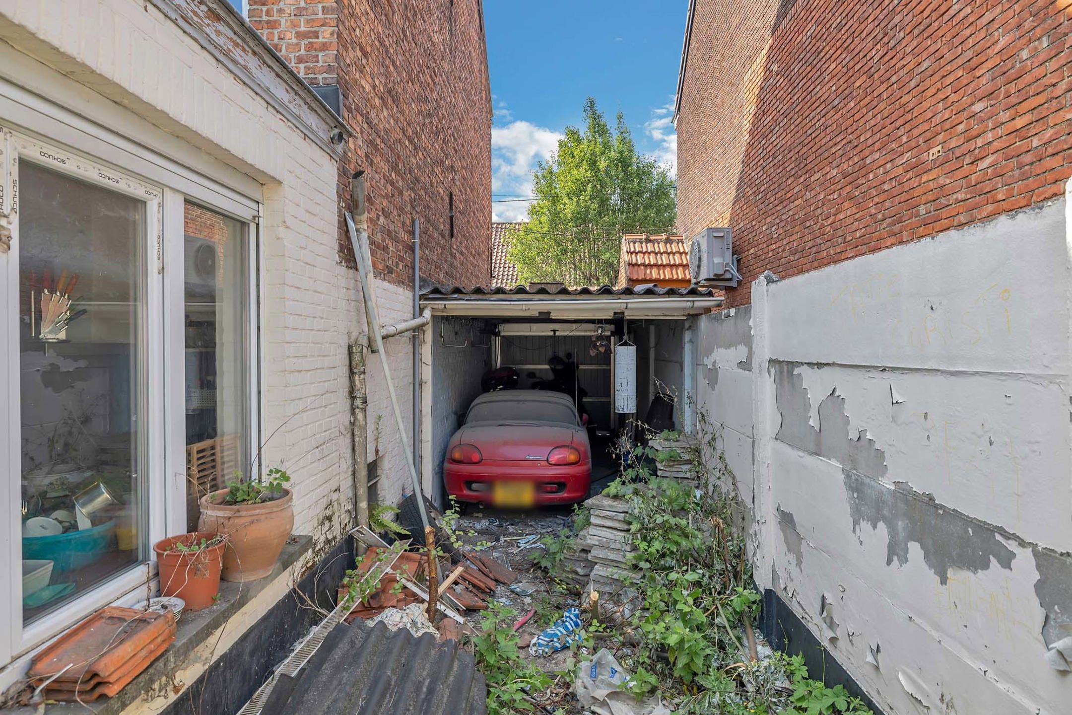 Te renoveren woning te koop in Lebbeke met garage foto 18