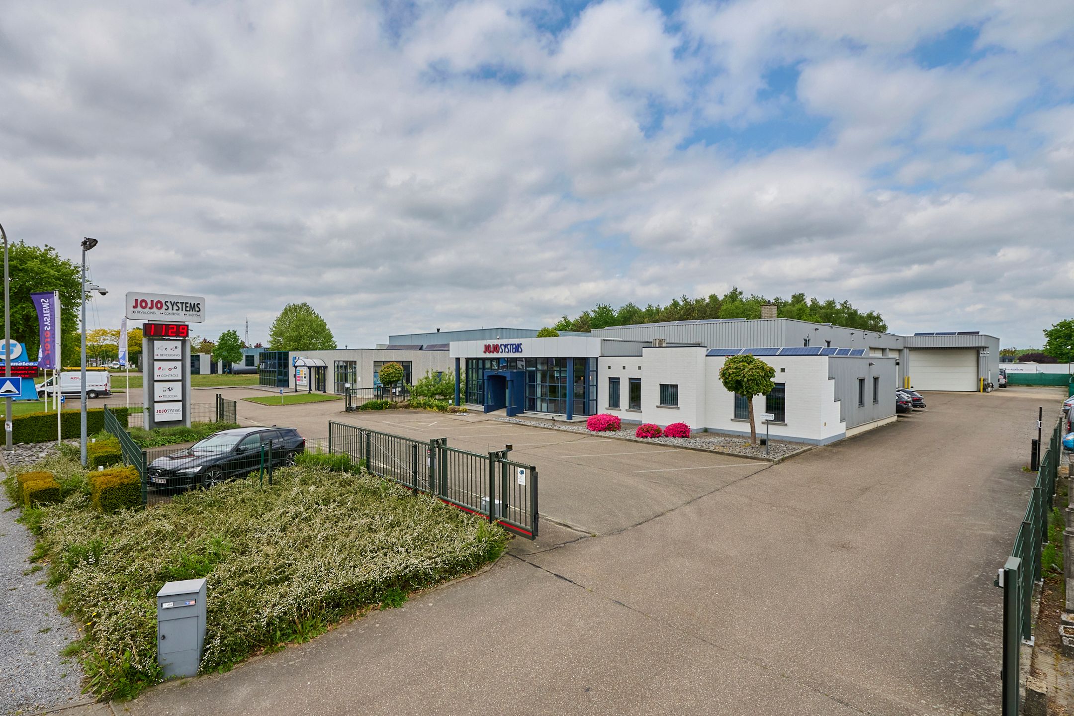 MULTIFUNCTIONEEL GEBOUW OP MOOIE ZICHTLOCATIE foto 20