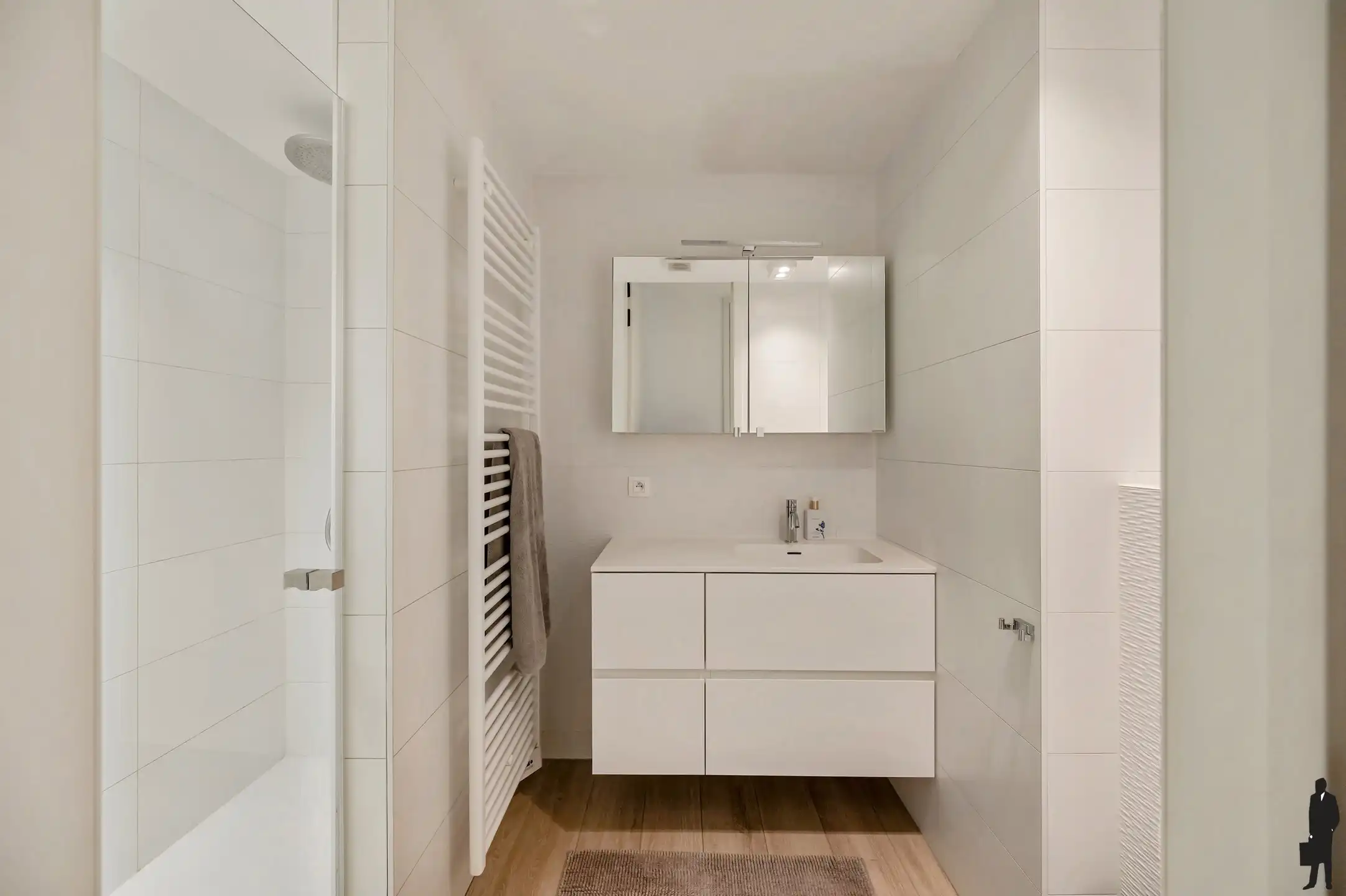 Instapklaar gelijkvloers appartement met zonnige tuin foto 16