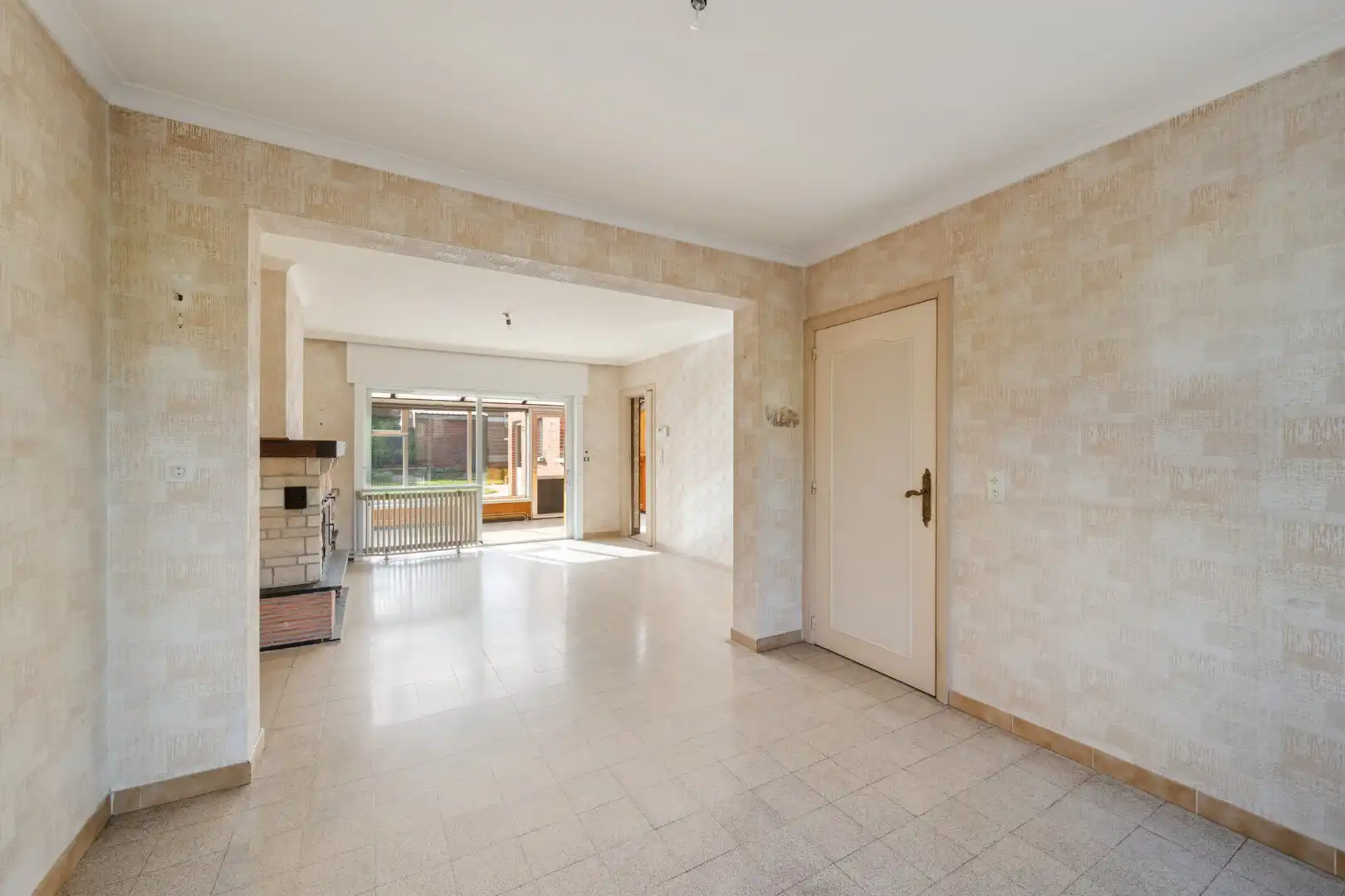 Woning met 3 slaapkamers en grote zolder, garage en zonnige tuin in Izegem foto 4