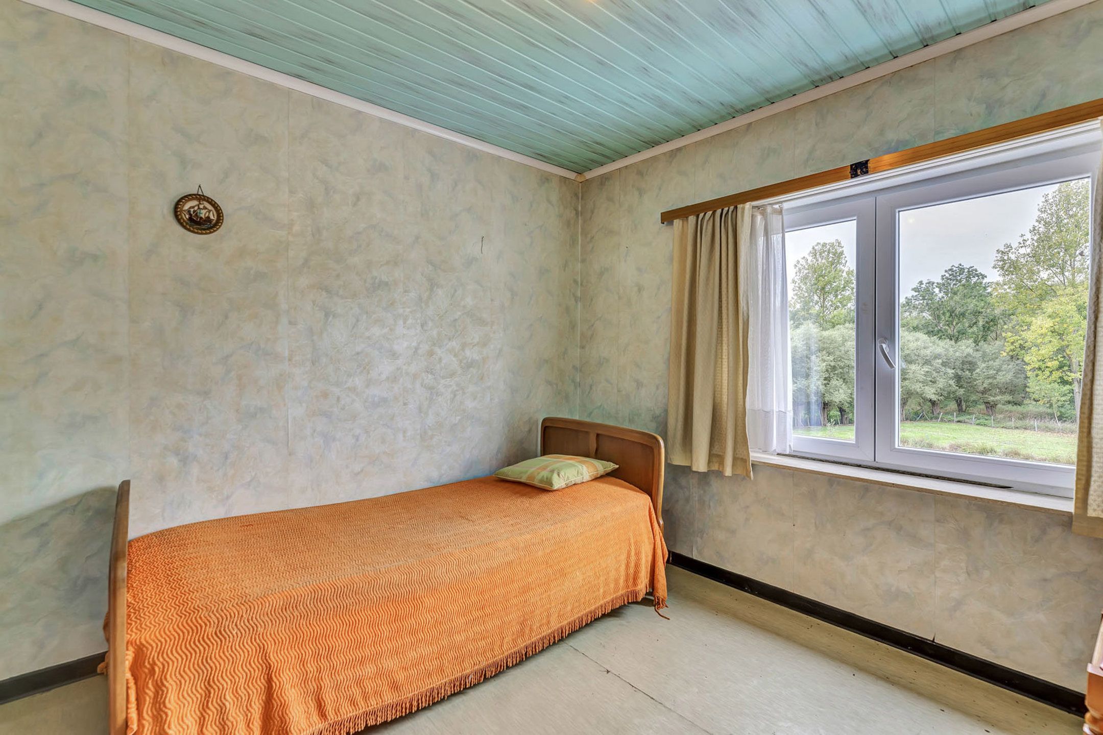 Te renoveren woning met garage en tuin foto 14