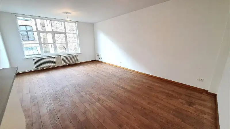 Ruim en lichtrijk 2-slaapkamerappartement te koop in Brugge foto 2