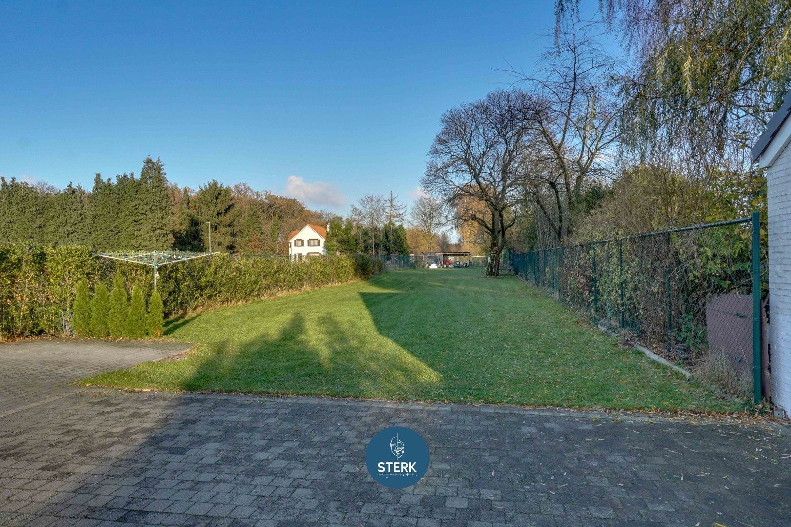 GELIJKVLOERSE WONING MET 4 SLPKS, 2 BADKAMERS EN GROTE TUIN TE ZUTENDAAL !  foto 24