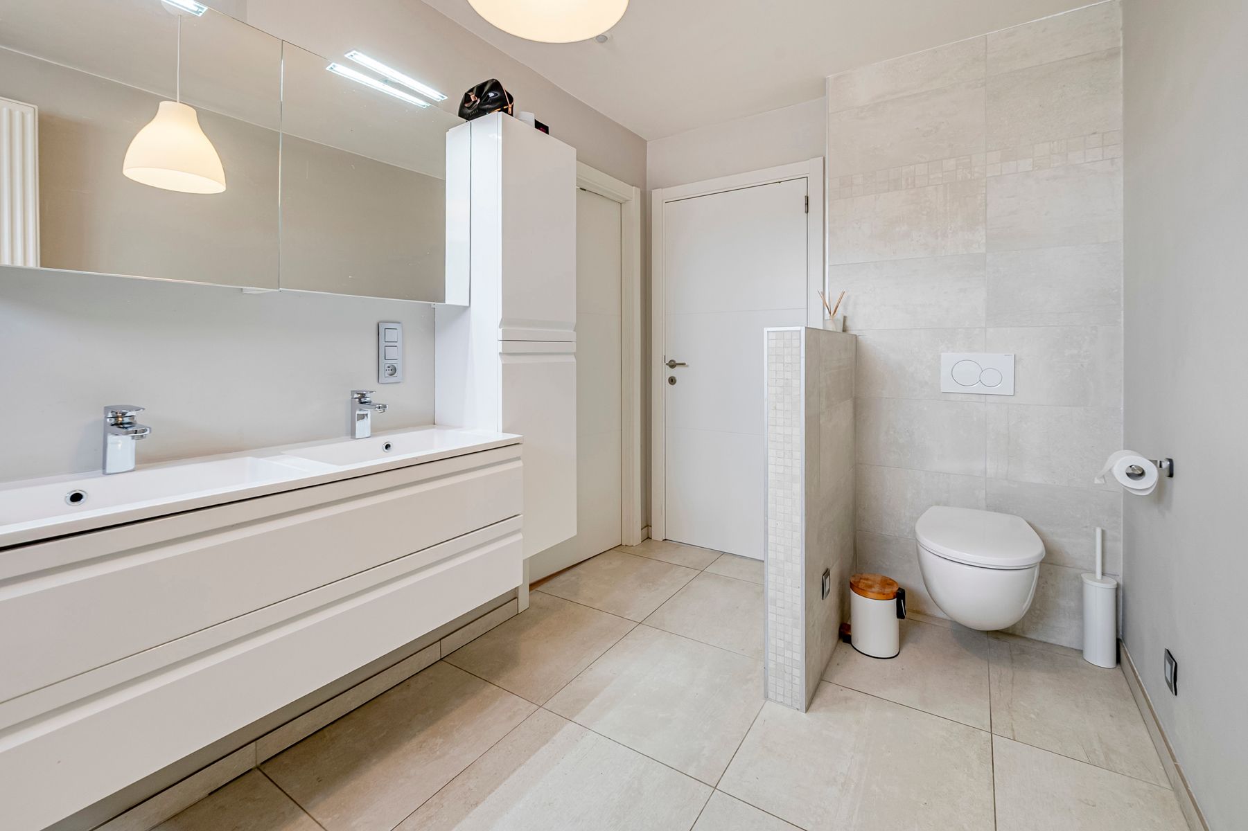 Instapklare woning met 4 slaapkamers en magazijn foto 16
