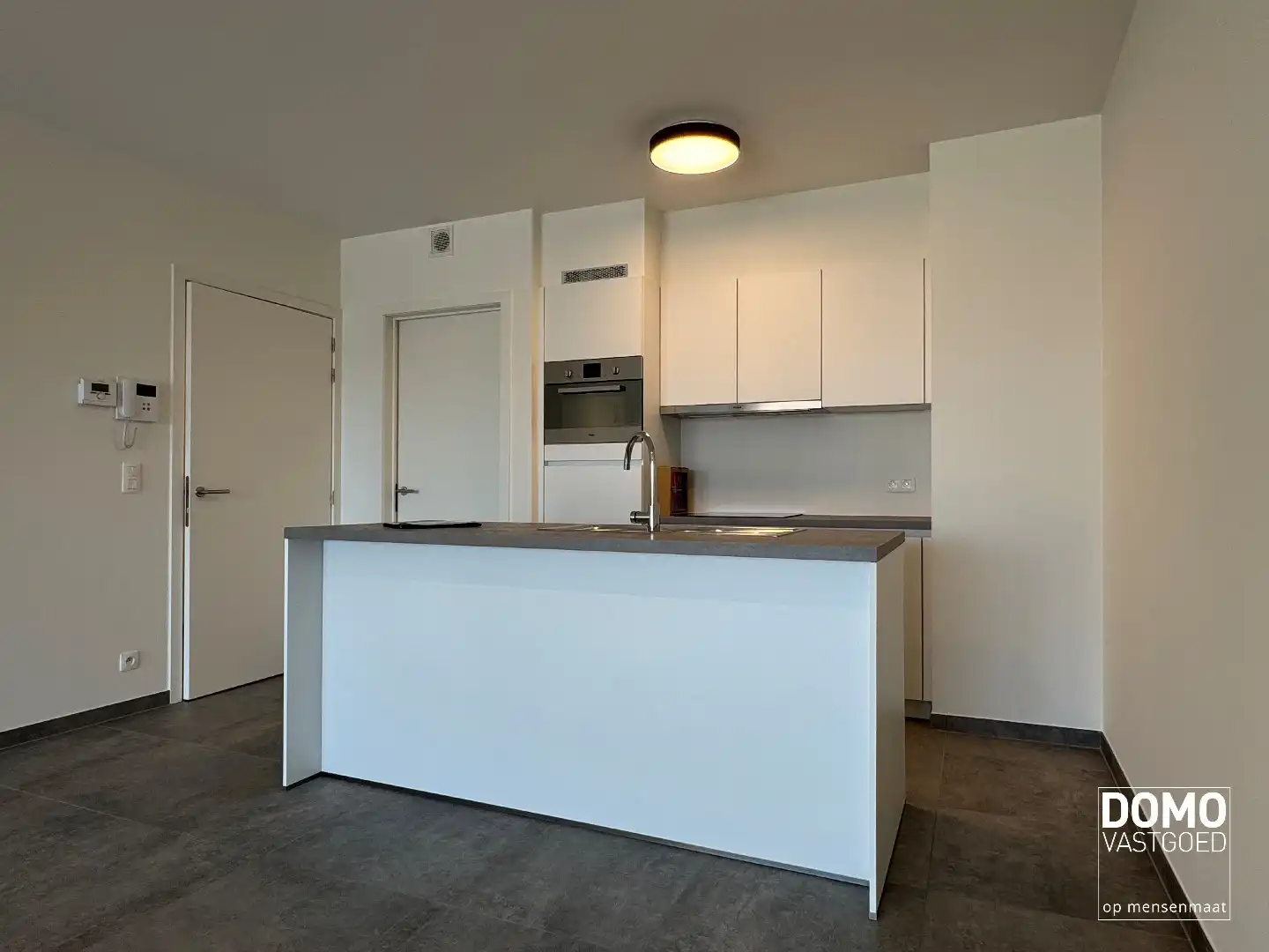 VOLLEDIG AFGEWERKT NIEUWBOUWAPPARTEMENT MET 2 SLAAPKAMERS, TERRAS, ONDERGRONDSE AUTOSTANDPLAATS EN KELDERBERGING IN RESIDENTIE "DE KWINT" TE ZONHOVEN  foto 5