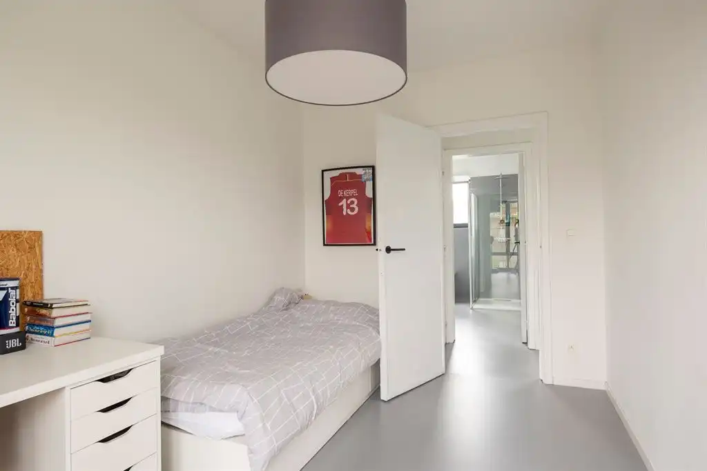 Woning met garage en tuin in rustige woonwijk foto 15