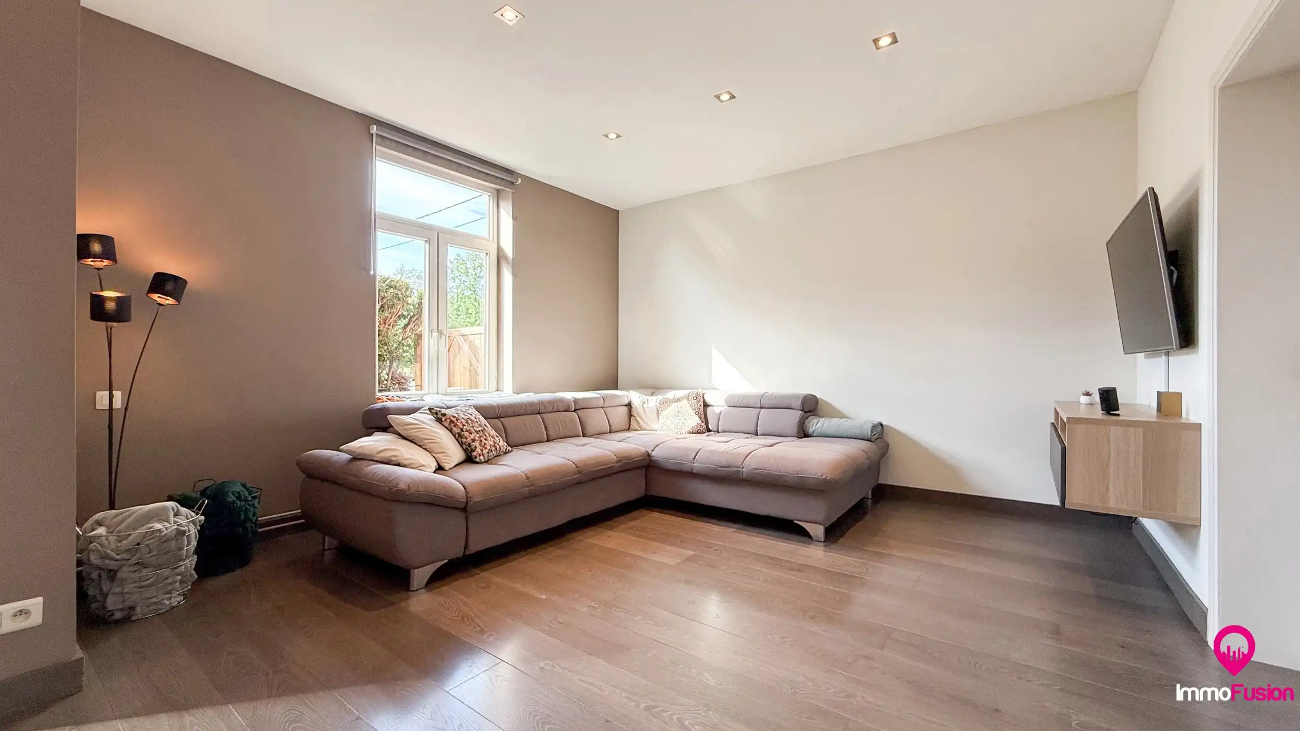 Charmante woning met 5 slaapkamers op een ruim perceel! foto 4