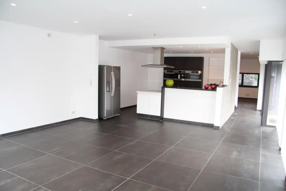 Moderne en ruime woning met 3 slk, terras en tuin  foto 8