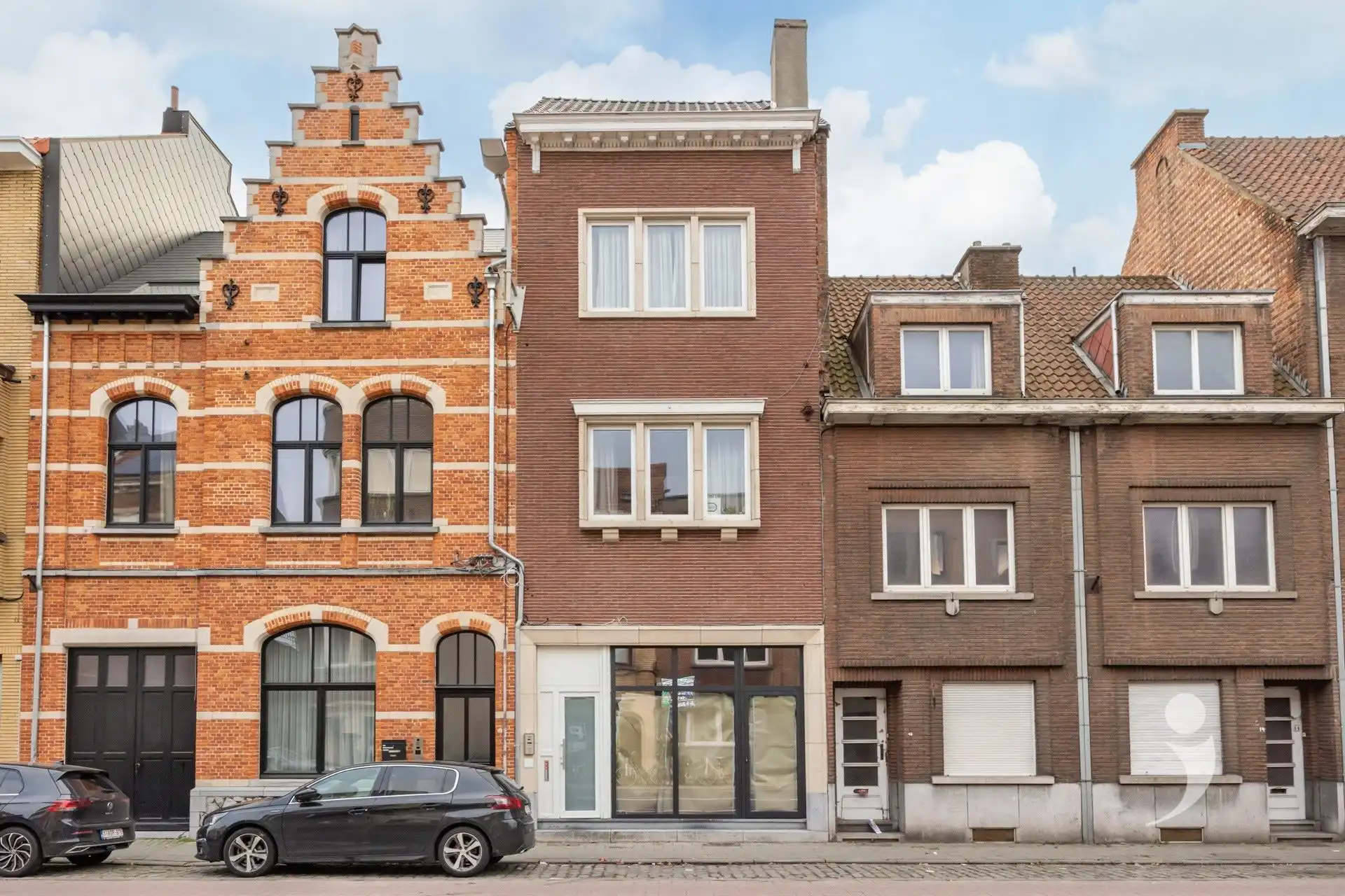 Opbrengsteigendom met handelspand, studio en 6 studentenkamers in Leuven foto {{pictureIndex}}