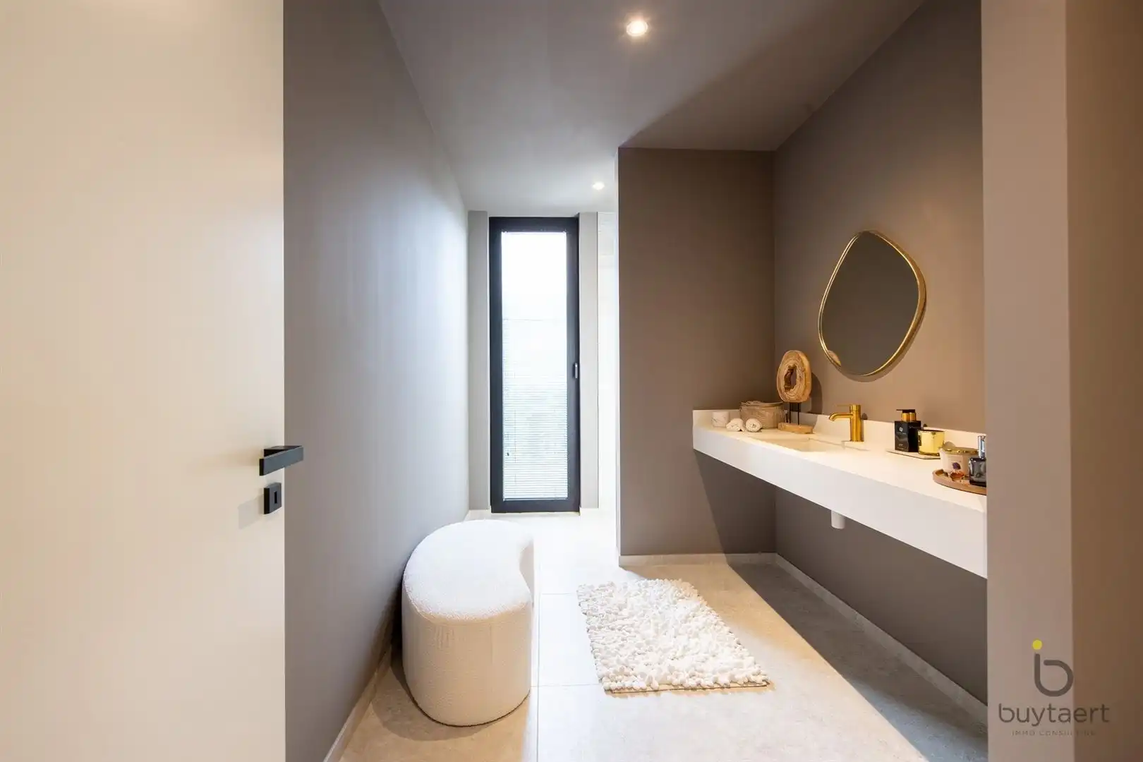 Knappe GELIJKVLOERSE villa + bijgebouw te Halle! foto 41