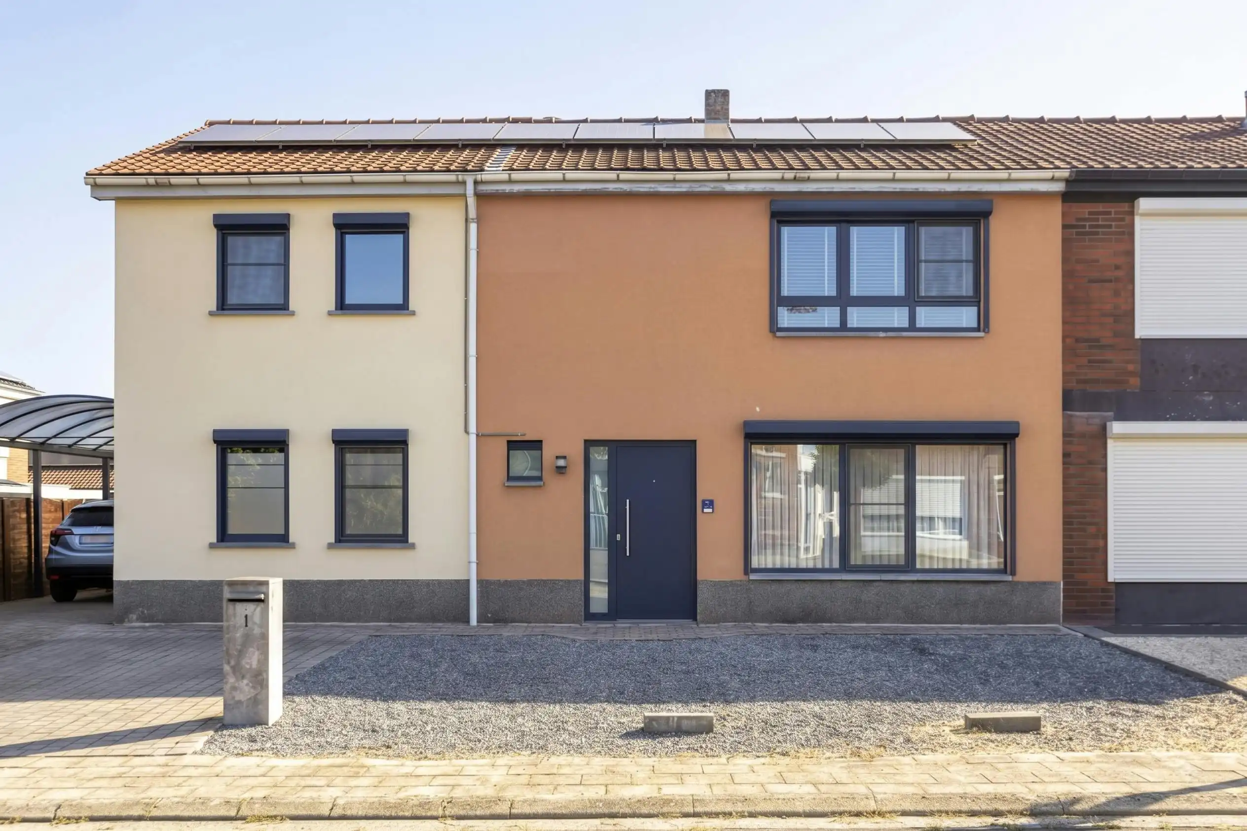 Instapklare gezinswoning met 5 slaapkamers en tuin te Diepenbeek foto 2