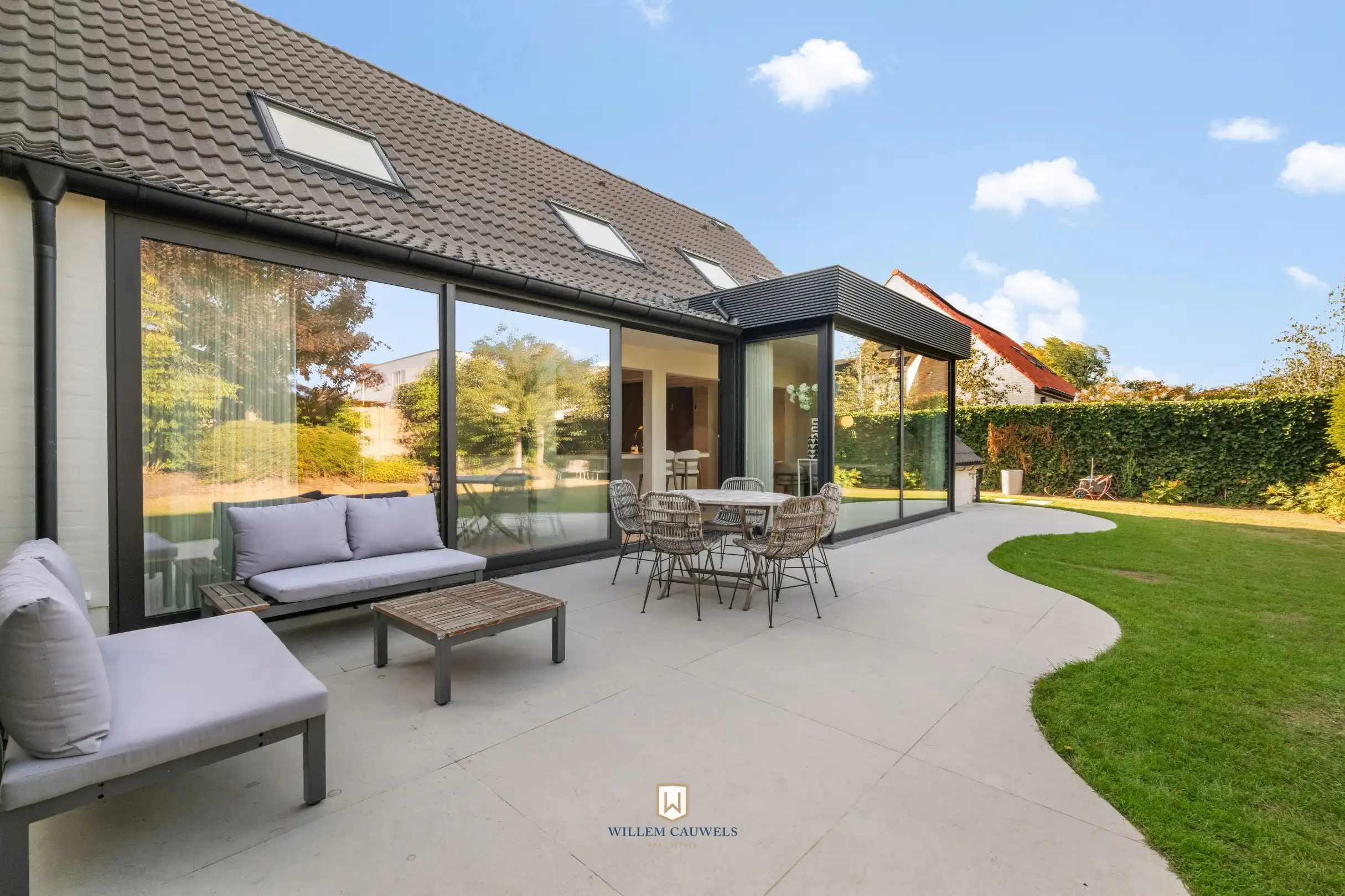 Alleenstaande villa met mooie tuin te Knokke foto 3