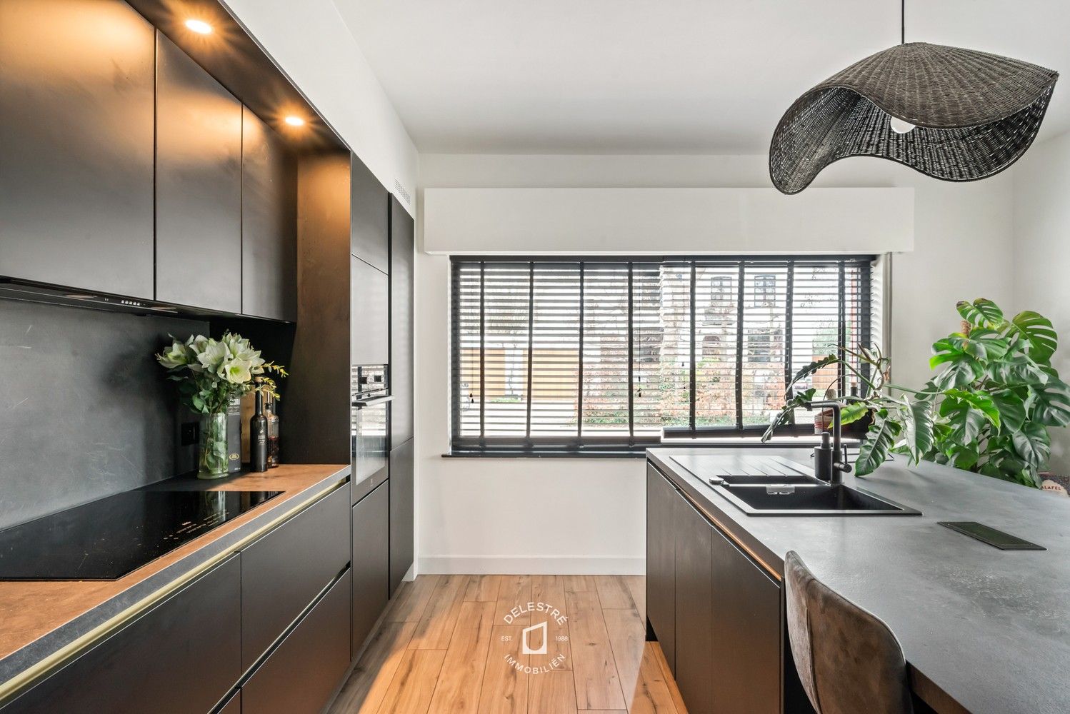 INSTAPKLARE, TRENDY HALFOPEN BEBOUWING MET TUIN EN MODERNE TECHNIEKEN foto 8