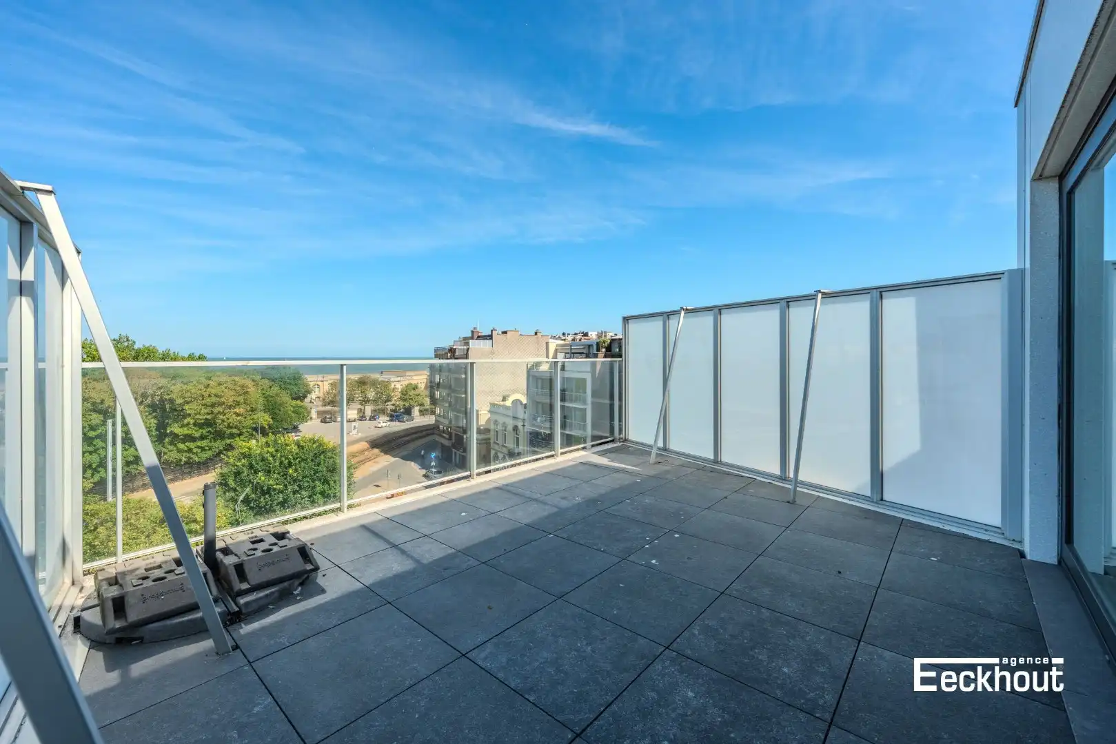 Unieke penthouse met ruime terrassen, 2 slaapkamers en zeezicht foto 14