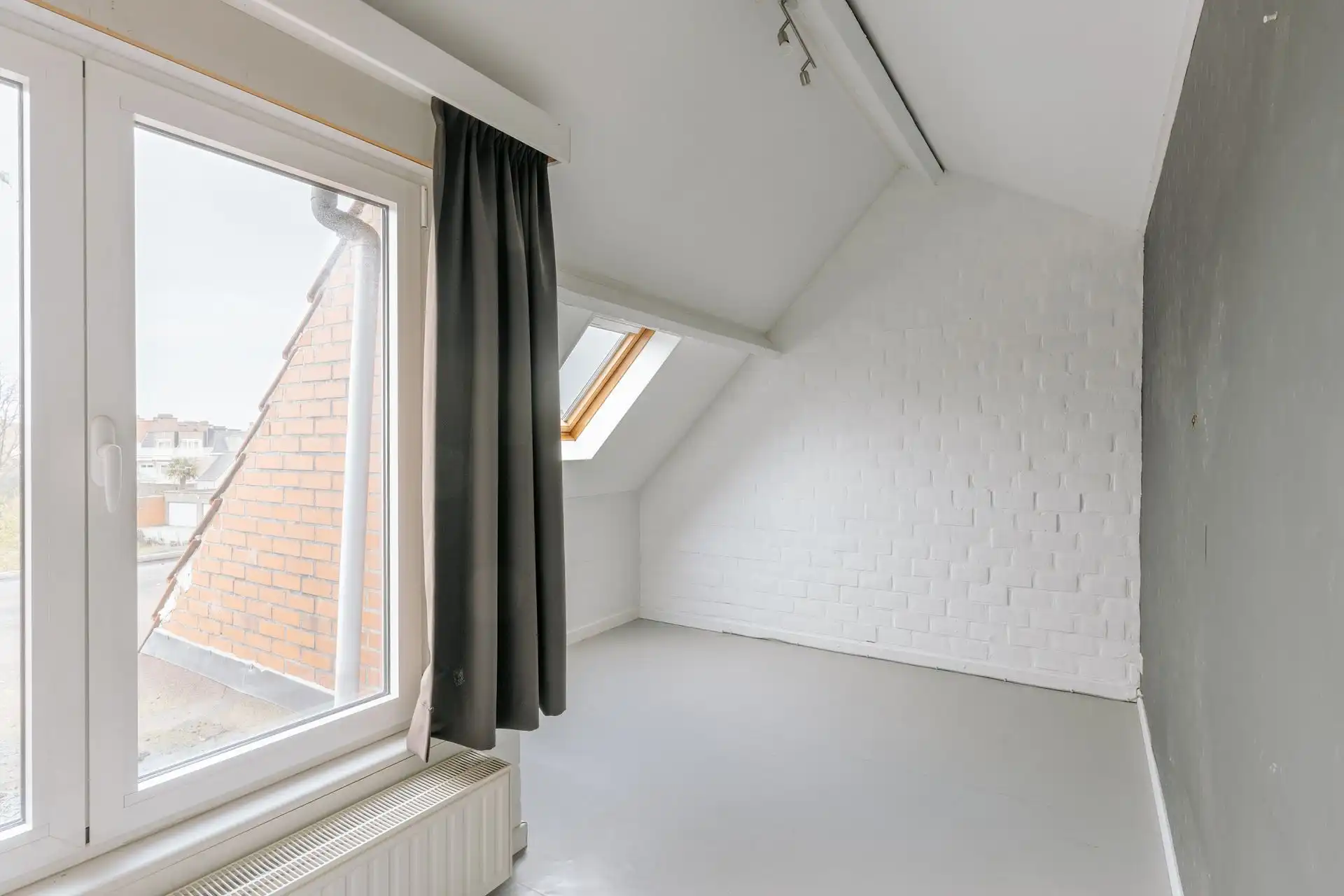 Karaktervolle bel-étage met grote tuin foto 17