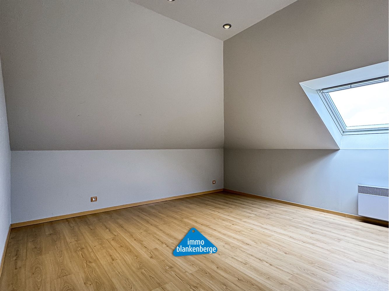 Ruim Appartement met Twee Slaapkamers en Prachtig Landelijk Zicht foto 14