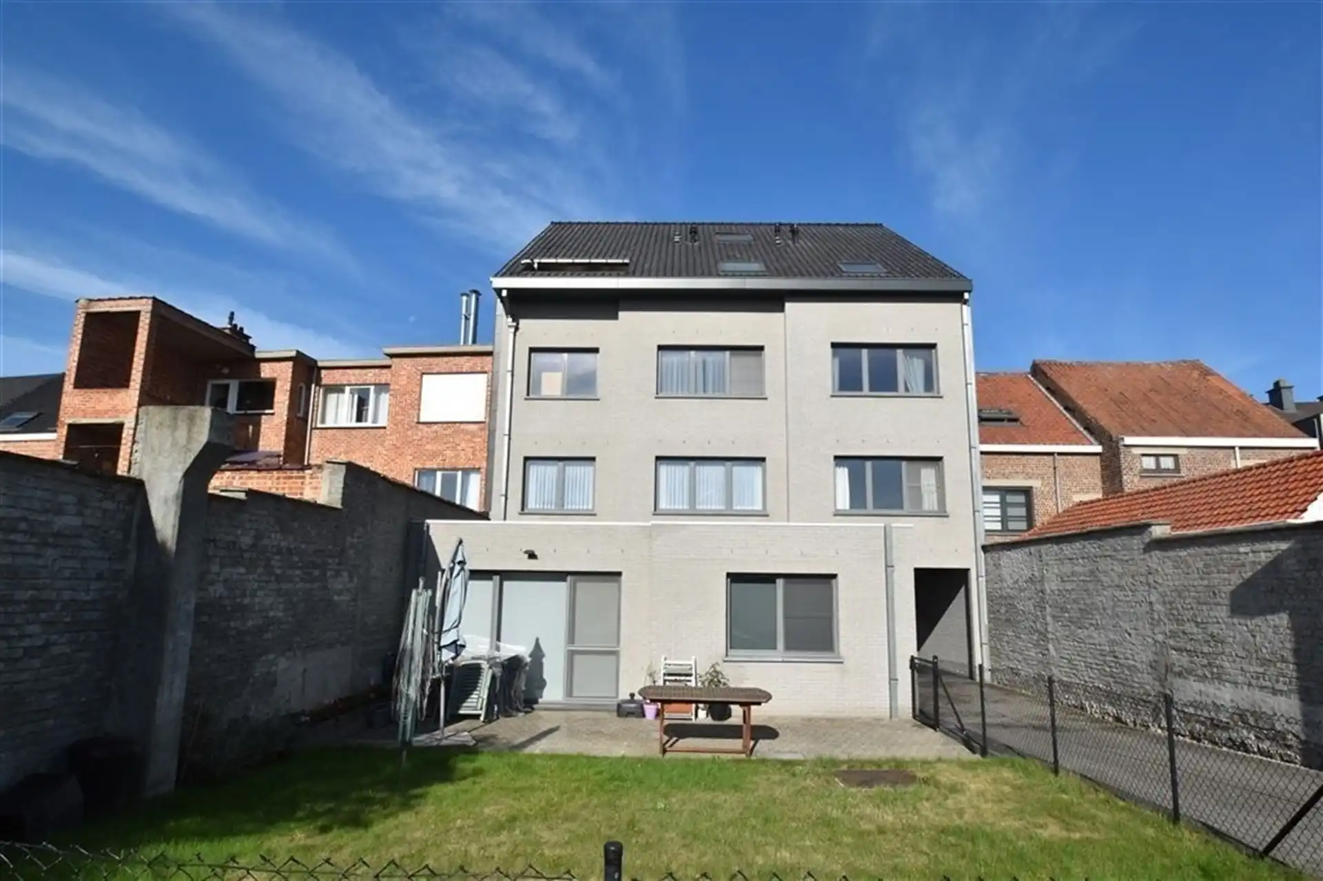 Ruim appartement met 2 slaapkamers in centrum Merchtem  foto 2