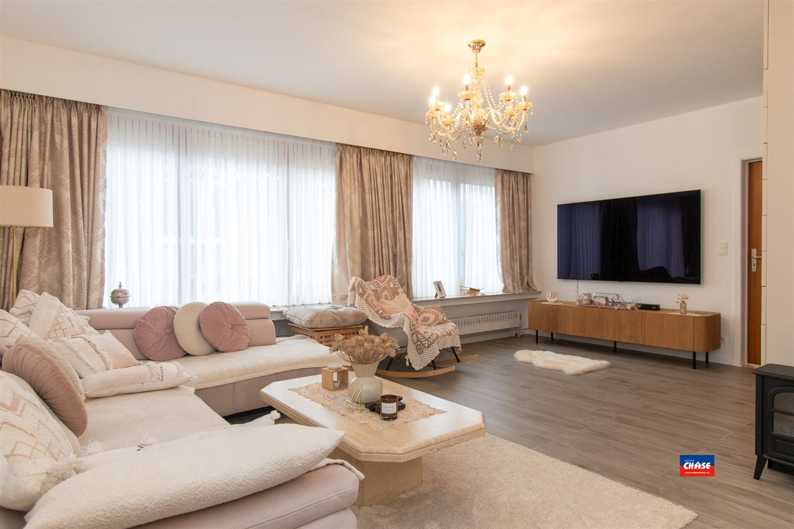 Bel-étage woning met 4 slaapkamers, 2 garages en EPC-C foto 3