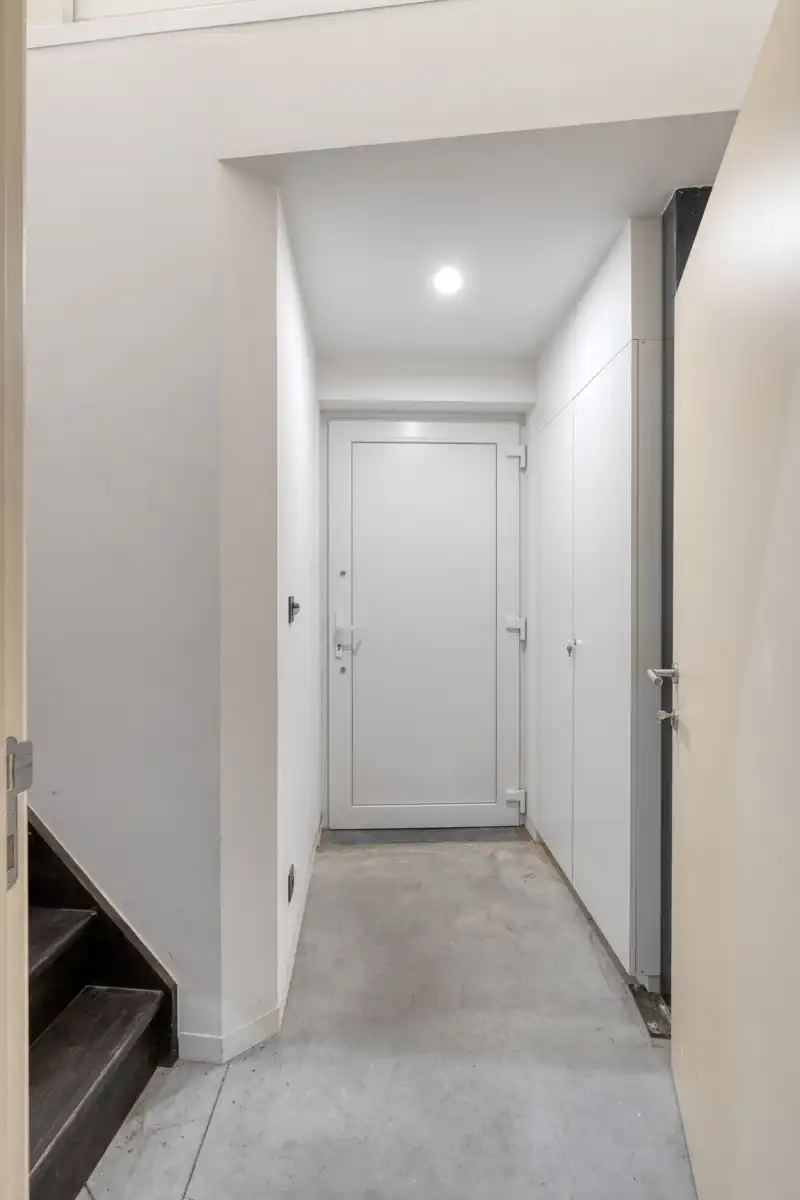 Recent vernieuwde loods met bovenliggend luxe appartement ! foto 19