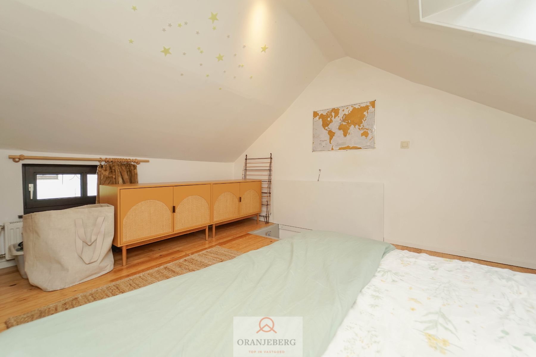 Charmante gerenoveerde woning met terras op topligging! foto 17
