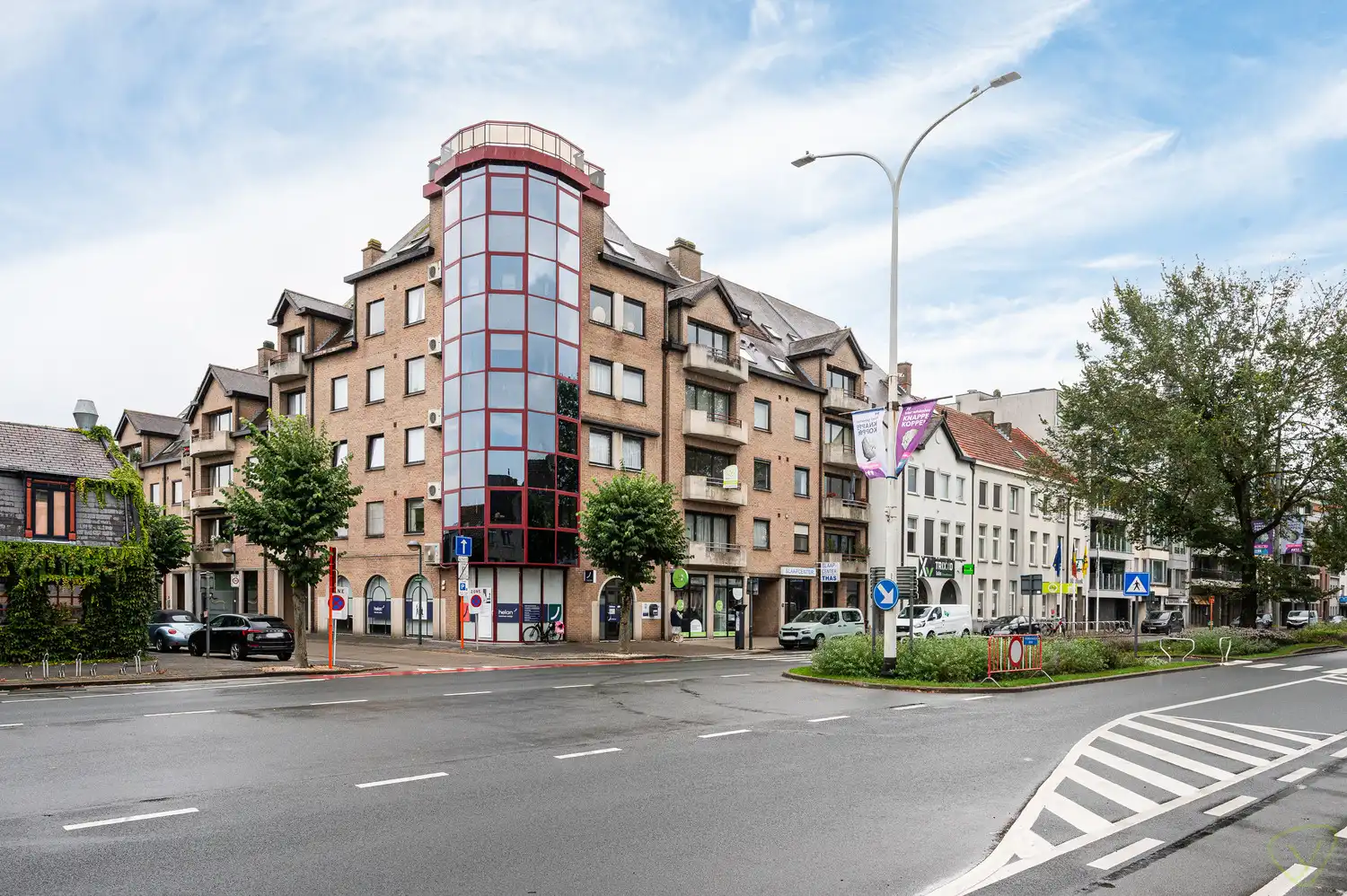 Ruim en lichtrijk appartement met lift en terras in residentie “Mozart” te Eeklo! foto {{pictureIndex}}
