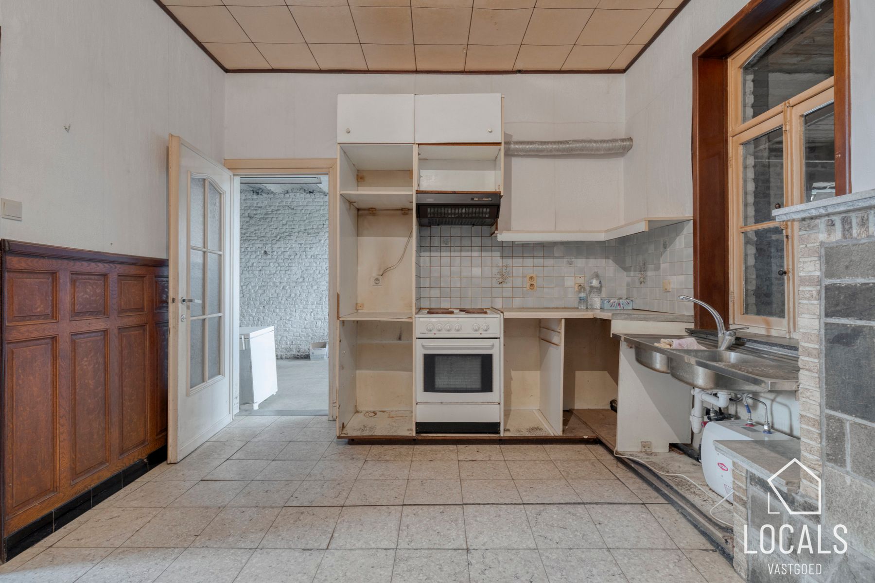 Rustig gelegen hoeve met bijgebouwen en veel potentieel foto 10