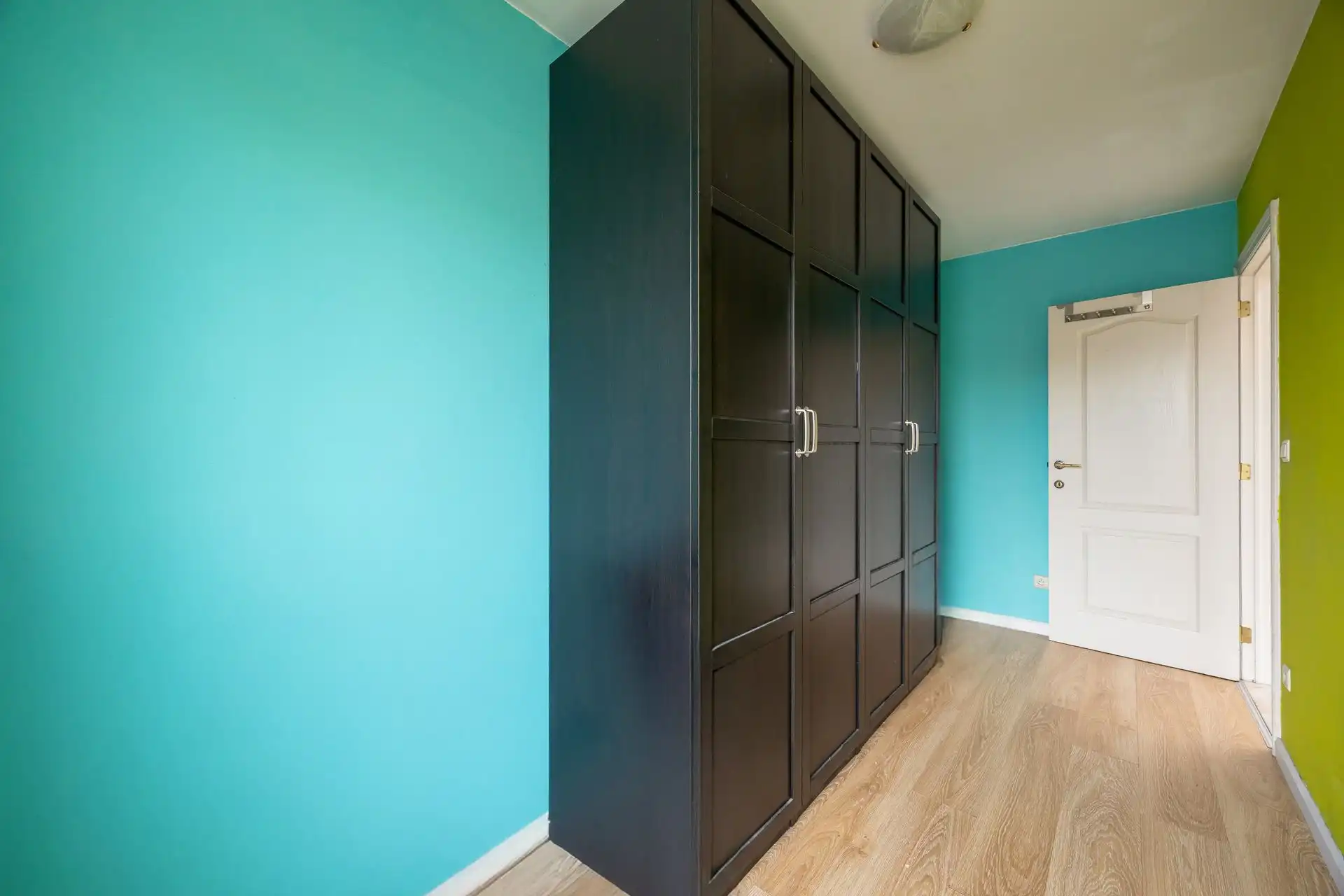 Twee slaapkamer appartement op gunstige locatie + garagebox foto 9