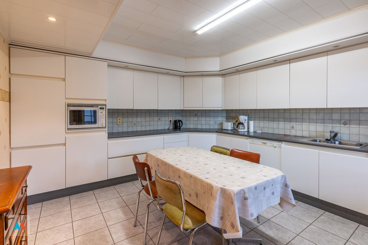 Hoeve met bijgebouwen in Loenhout foto 4