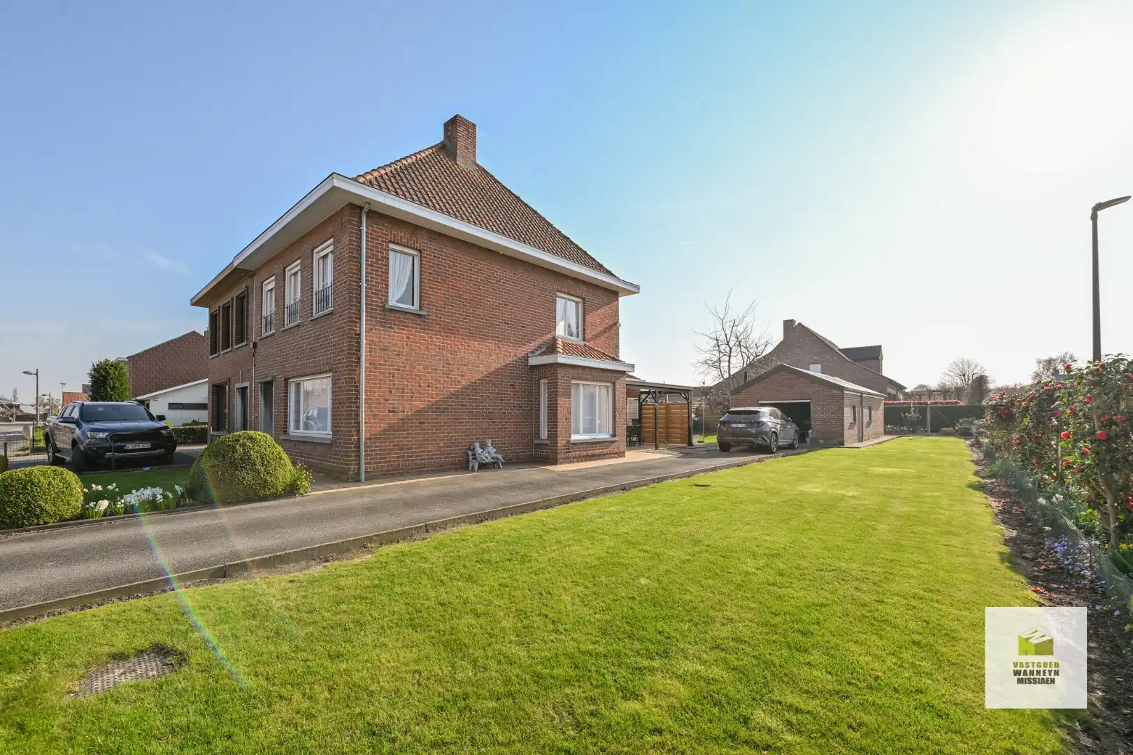 Ruime hoekwoning met mogelijkheid tot 3 slaapkamers, garage en tuin in centrum Wingene foto 2