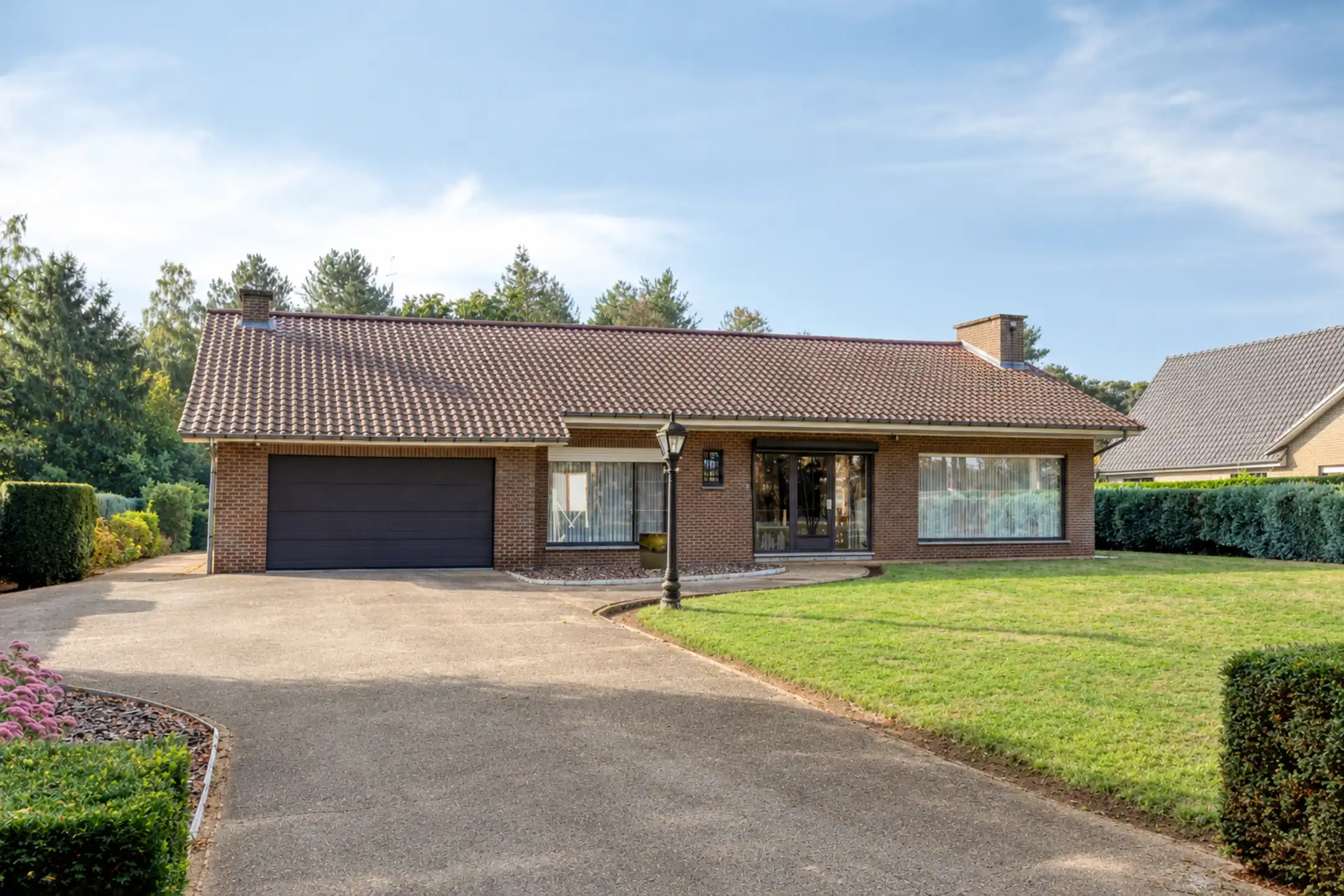 Prima onderhouden laagbouwwoning op uitzonderlijk perceel foto 2