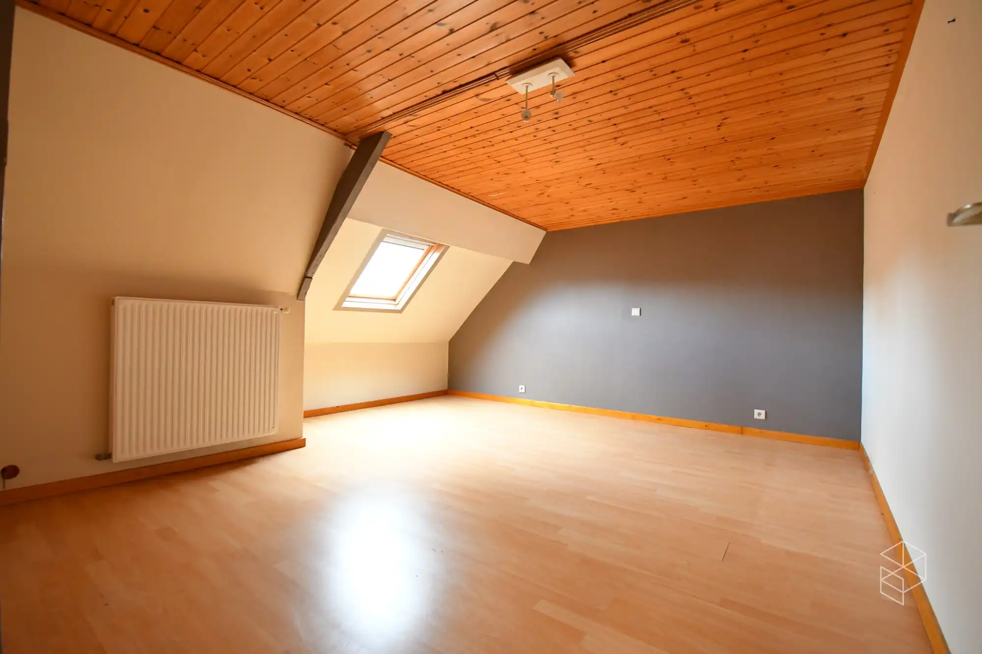 Goed onderhouden woning met 3 slpk, tuin oprit en bijgebouw foto 11