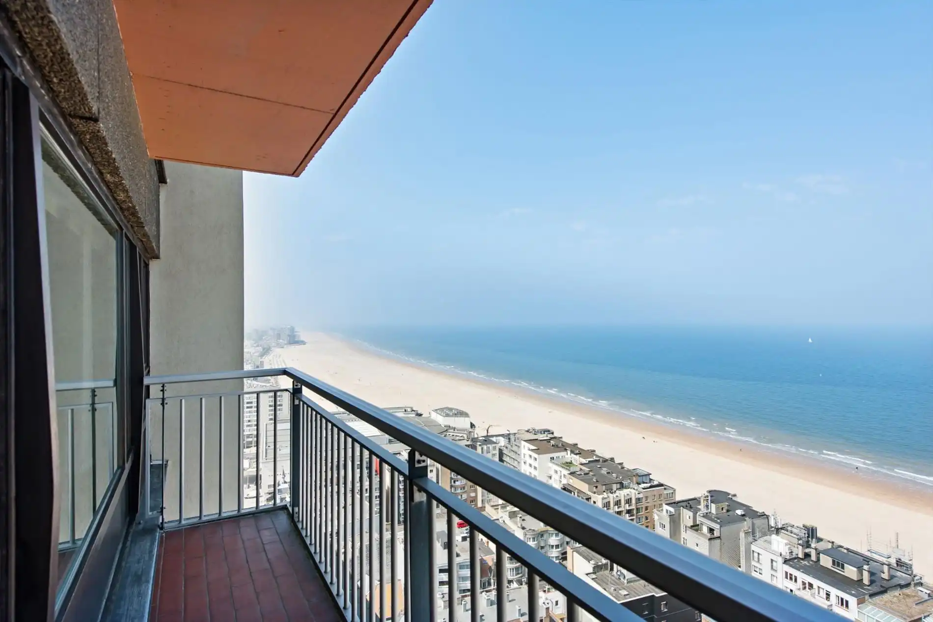 APP. 4 SLAAPKAMERS IN CENTRUM MET PANORAMISCH ZICHT OP ZEE EN STAD foto 4