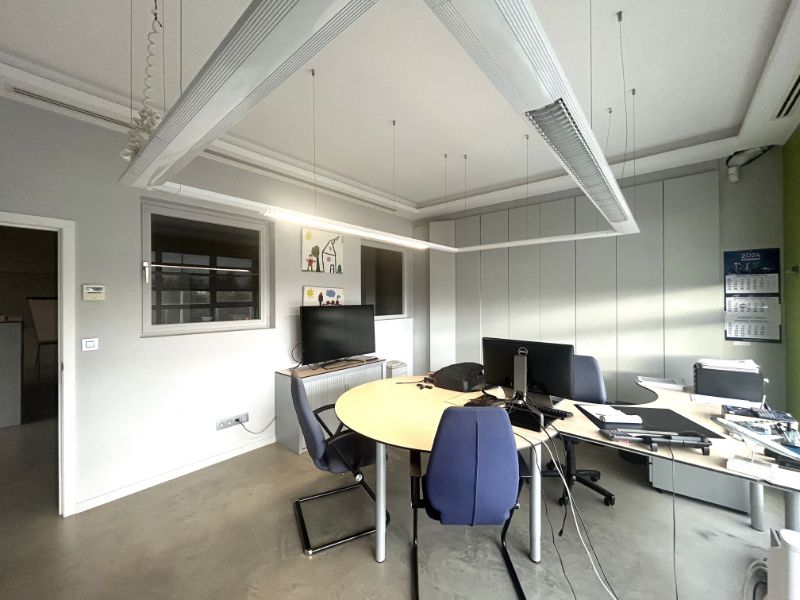 Moderne KMO-unit met magazijn en kantoorruimte in Mariakerke foto 7
